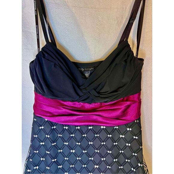 CITY TRIANGLES DRESS JUNIOR SIZE 7 Classic Black Dress W Pink Ribbon Belt - Picture 3 of 9